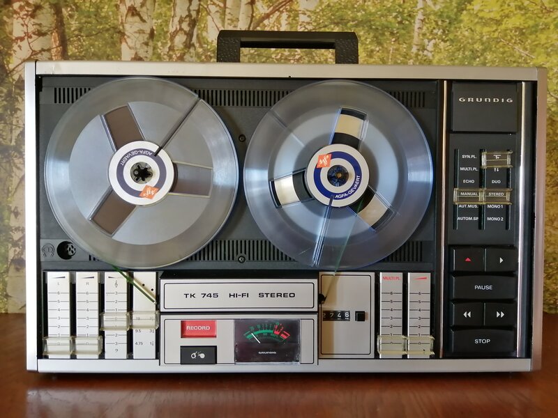 Vand magnetofon Grundig TK-745 Hi-Fi stereo.