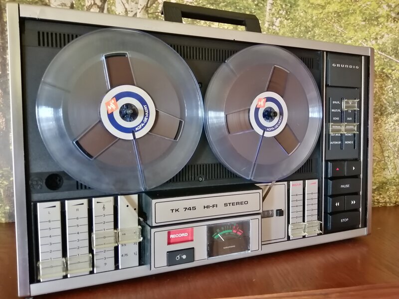 Vand magnetofon Grundig TK-745 Hi-Fi stereo.
