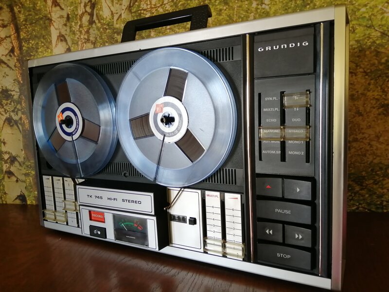 Vand magnetofon Grundig TK-745 Hi-Fi stereo.