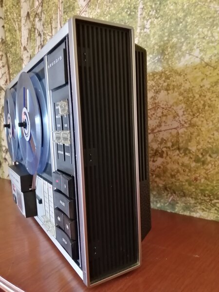 Vand magnetofon Grundig TK-745 Hi-Fi stereo.