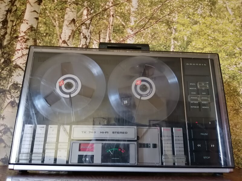 Vand magnetofon Grundig TK-745 Hi-Fi stereo.